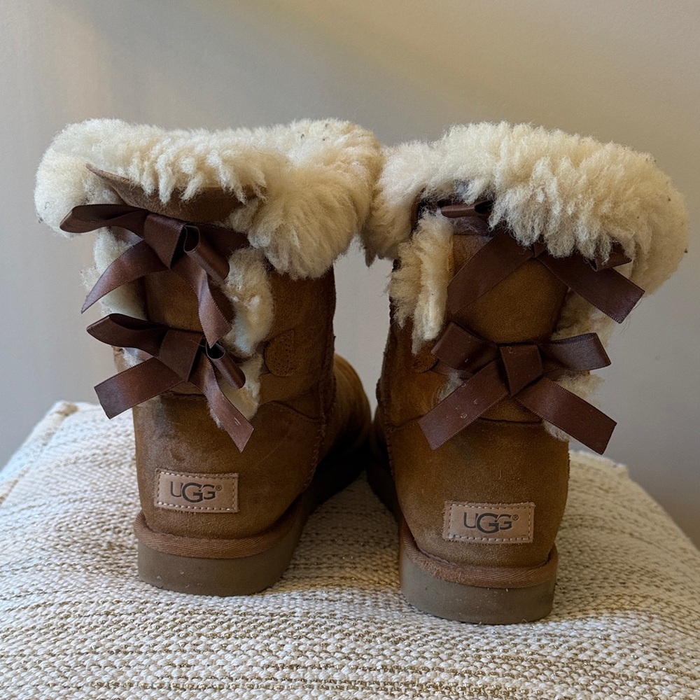 UGG Chestnut Bailey Bow Short Boots with Cream Shearling and Brown Bows